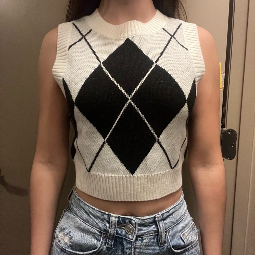 H&M black and white sweater vest, size XS